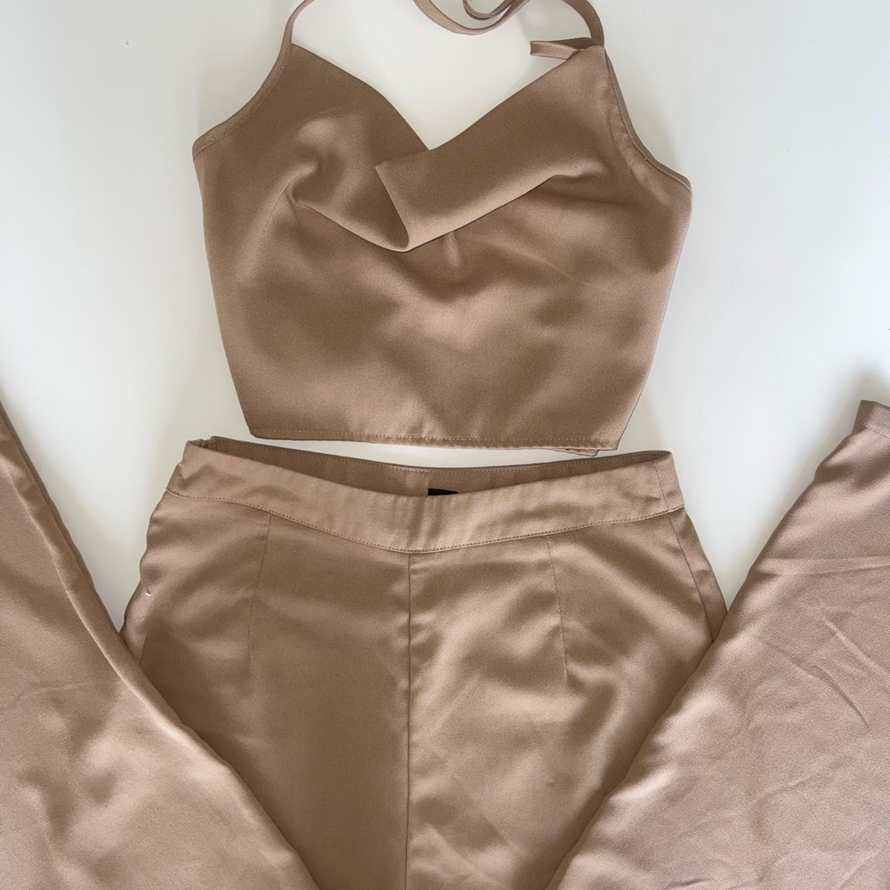 Matching Set - Picture 2 of 3